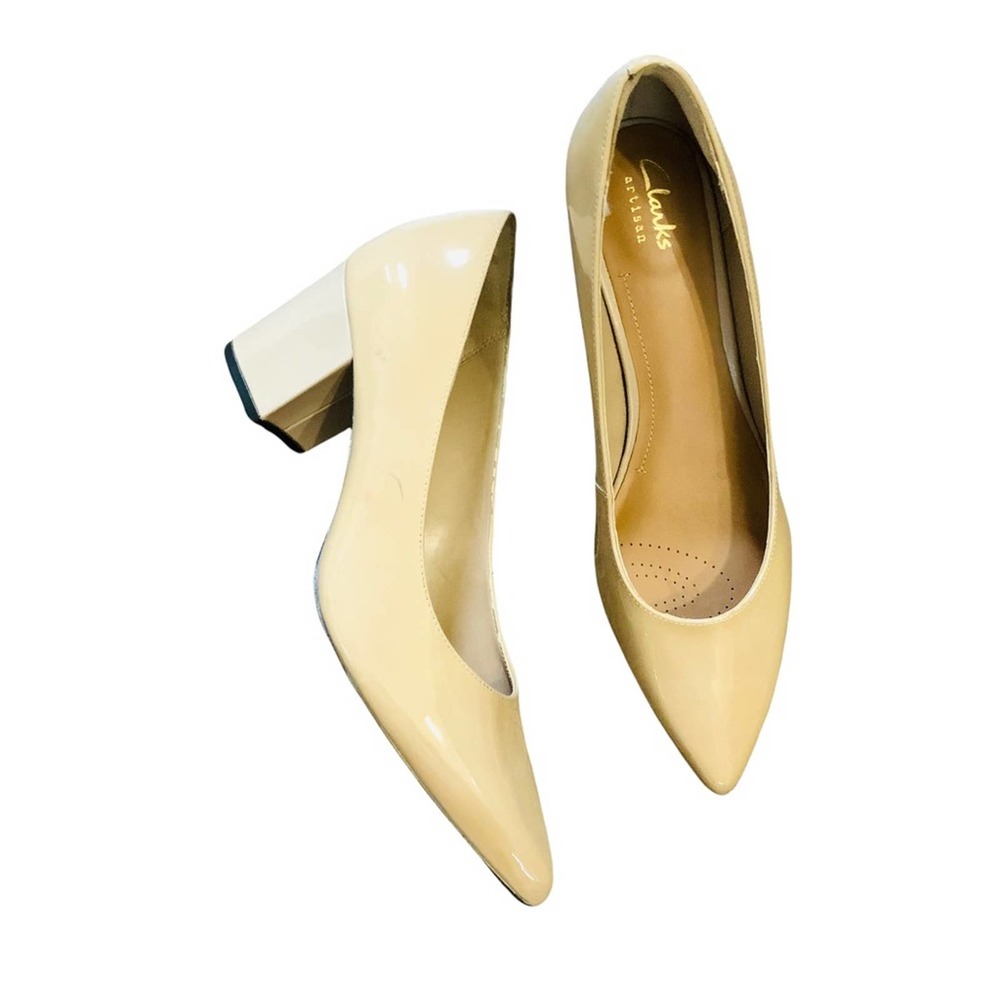 Clarks Classic Patent Leather Heels 8.5 Nude